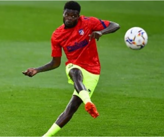 Partey warms up before a La Liga game