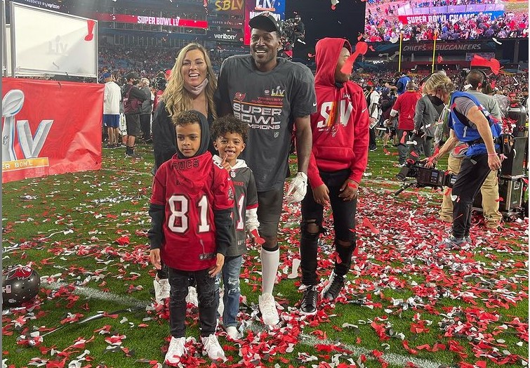 Antonio Brown girlfriend Chelsie Kyriss any their kids