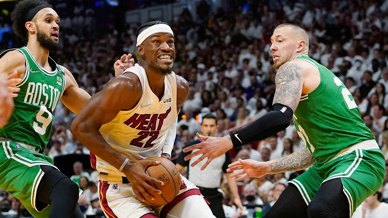 Jimmy Butler scoring against Celtics