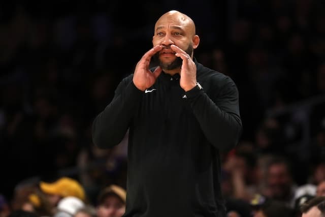 Lakers head coach Darvin Ham