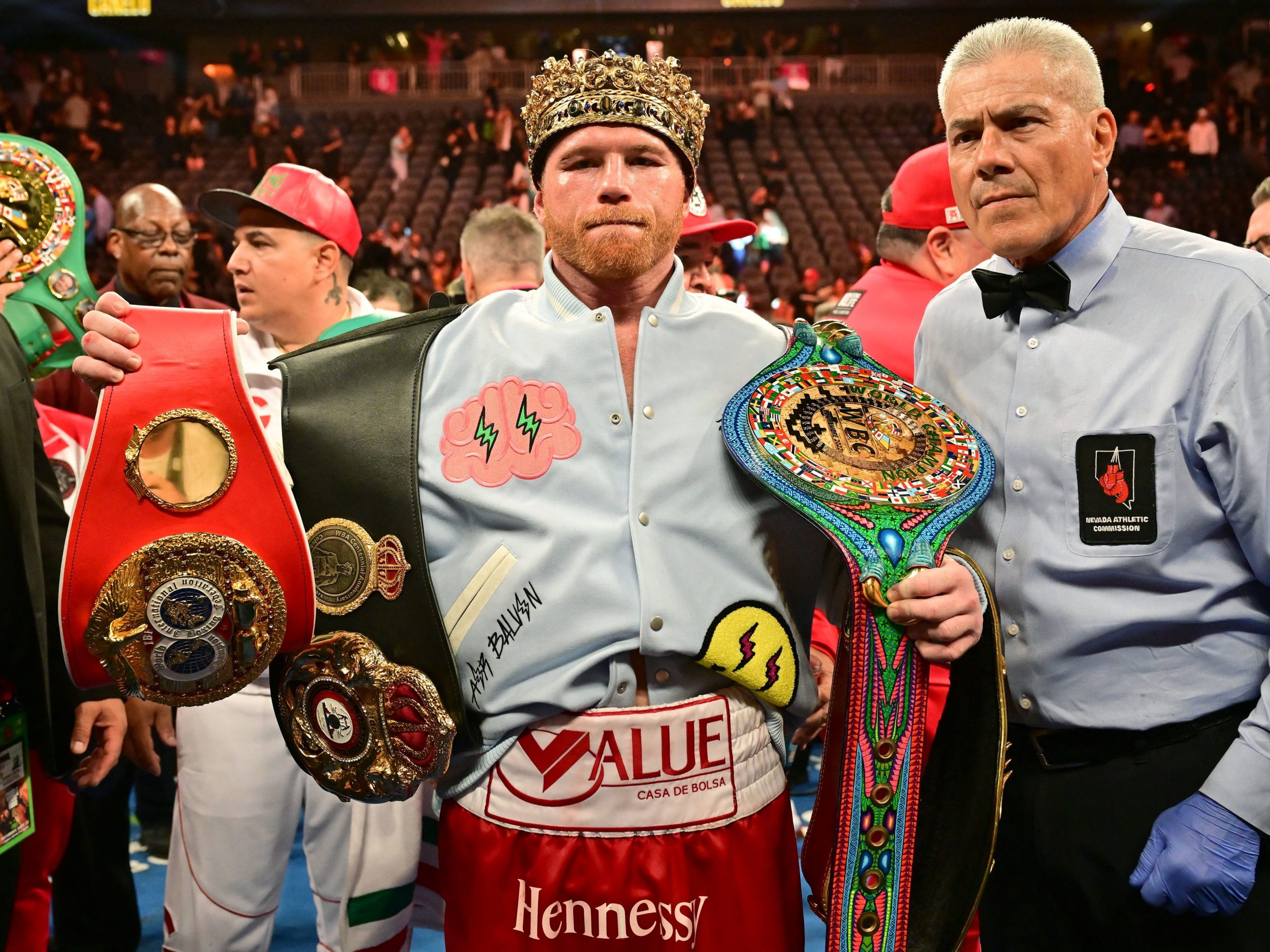 Canelo Alvarez celebrating his win