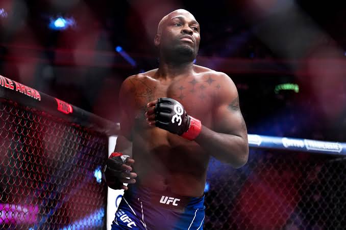 A moment of a fight of Dereke Brunson