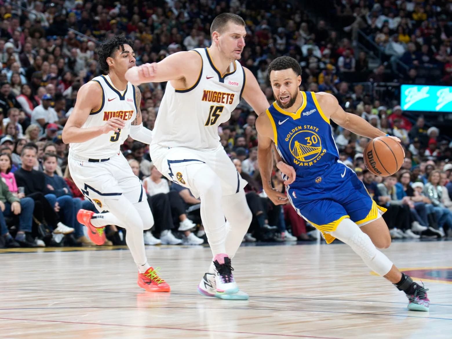 Nikola Jokic signs with the Chinese Brand 361.