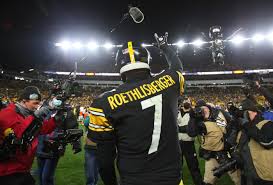 Ben responding to the ovation of the fans
