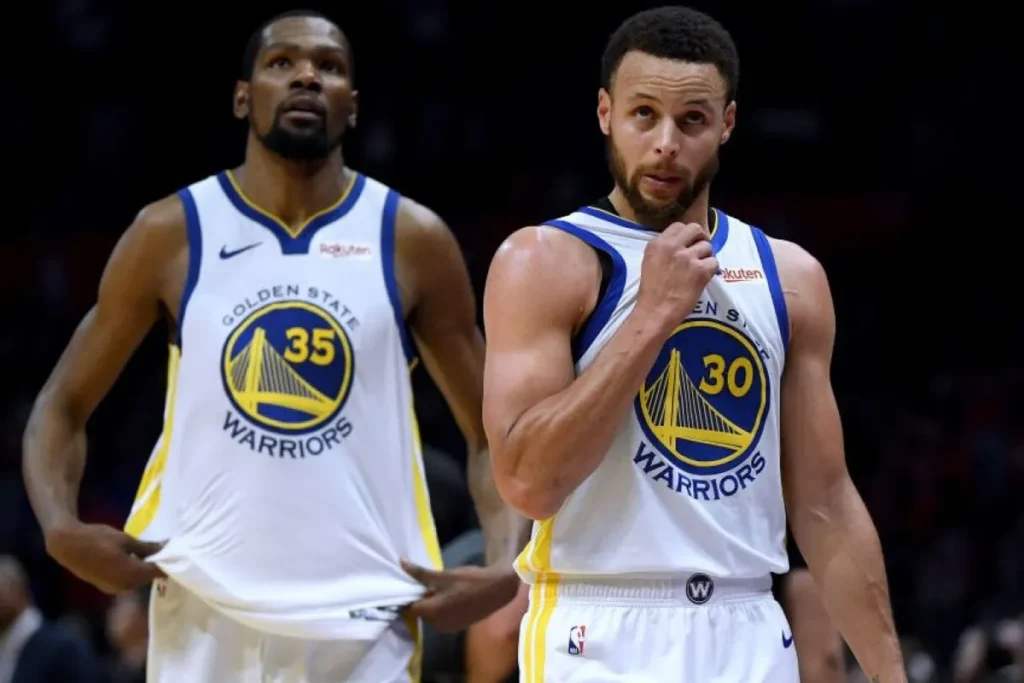 Kevin Durant joins the GSW in 2016