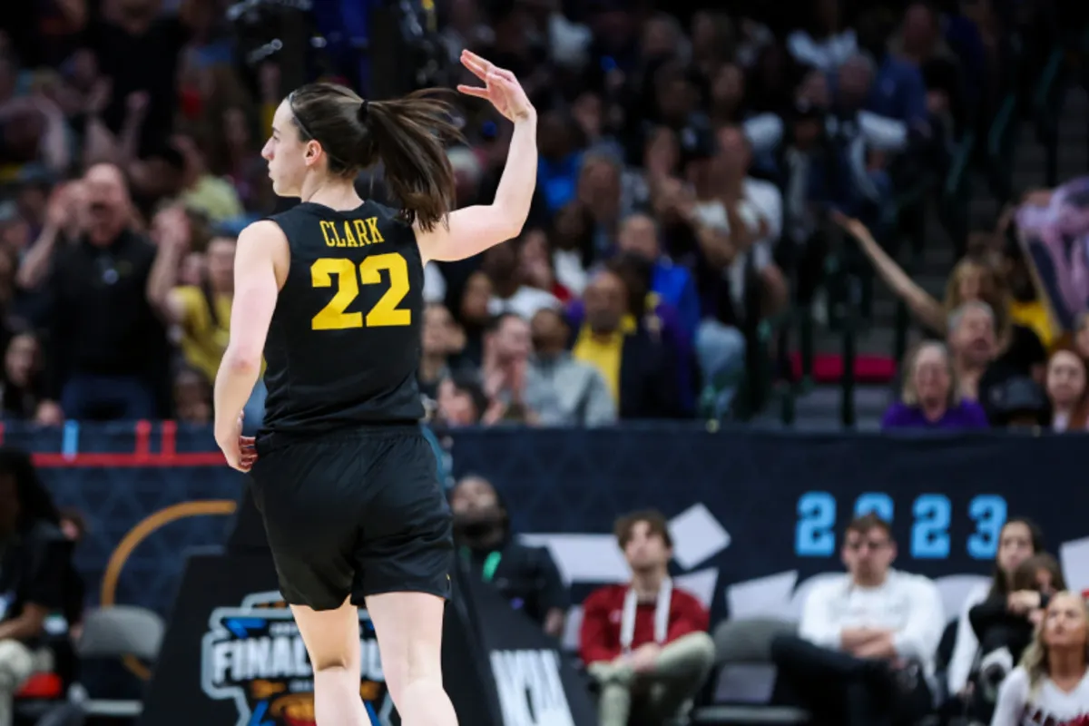 Caitlin Clarke breaking NCAA record